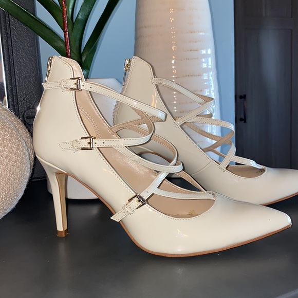 Marc Fisher “ivory” colored 3.5” heel. Good condition. All man made material - Picture 15 of 17